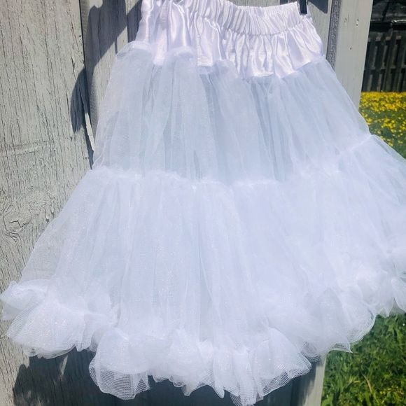 💗 White Tulle Tutu Skirt Size S/M - Picture 2 of 8